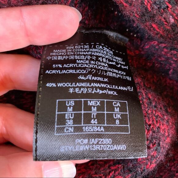 Guess red black marled cutout sleeve wool blend sweater size Medium - Picture 12 of 14